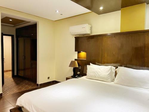 Bling Hotel International