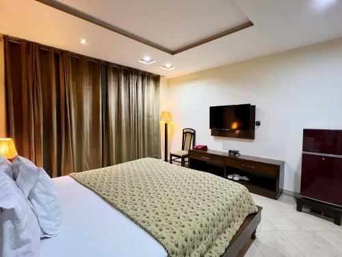 Bling Hotel International