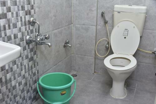 Keerthi Service Apartments