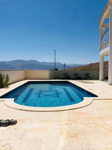 Private Pool, 3br Garden Apartment, Aquarelle