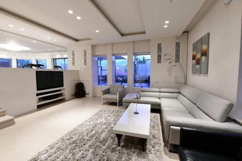 Villa Leto With Heated Pool