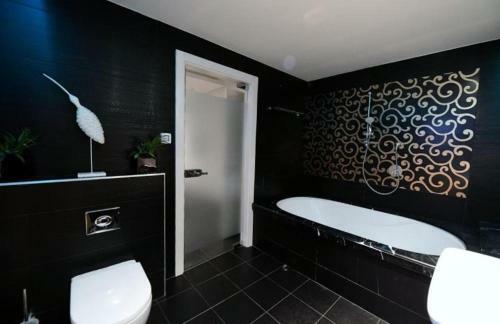 Villa Leto With Heated Pool