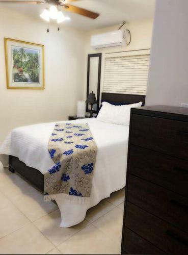 Private Gated 1 Bedroom Guest Cottage