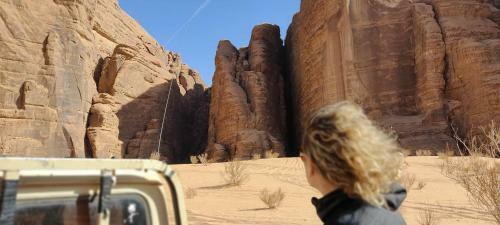 Wadi Rum Desert Eid Camp & Cave & Tours