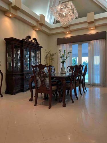 5 Bedrooms With Own Private Pool Gated Community