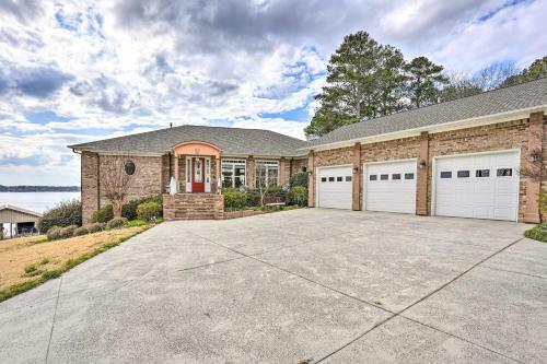 Lakefront House With Game Room, Deck And Views!