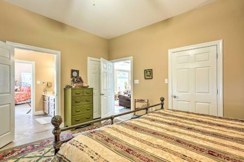 Lakefront House With Game Room, Deck And Views!