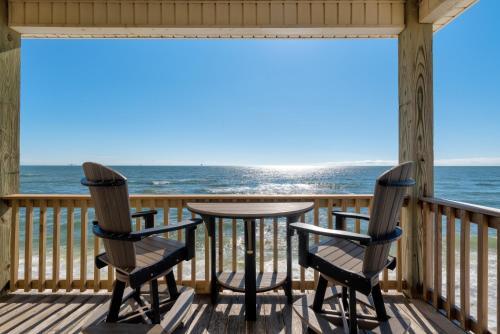Keywester - Beachfront! Pet Friendly! Sit On The Back Deck And Listen To The Waves Crash, Home