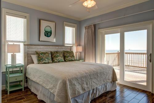 High Tide - Pet Friendly! Expansive Floor Plan And Stunning Views! Large Gulf Front Deck! Home