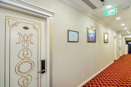 Mensen Hotel Baku