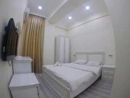 Spacious Apartment With Four Bedrooms And Four Bathrooms