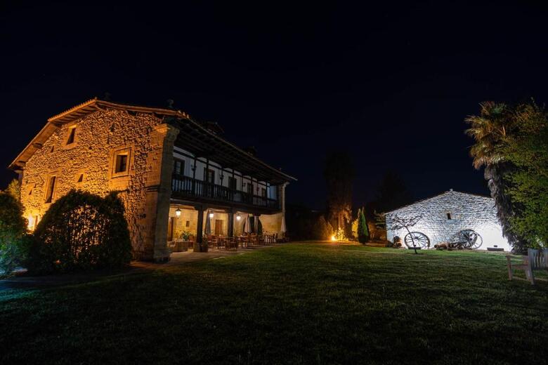 Hotel Palaci�n De To�anes