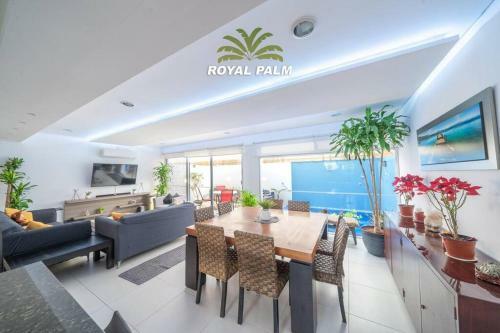 Royal Palm - 4 Bedroom Home With Private Pool