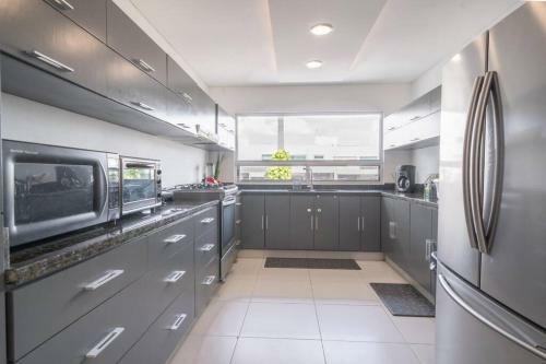 Royal Palm - 4 Bedroom Home With Private Pool
