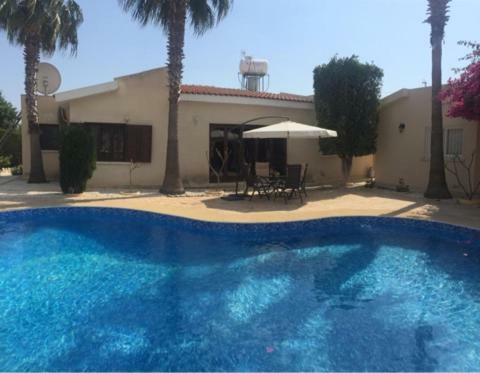 Hous With Swimming Pool
