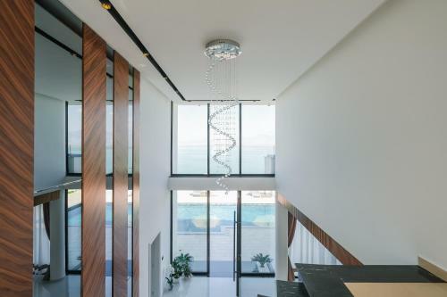 Panoramic Lake View Luxury Villa