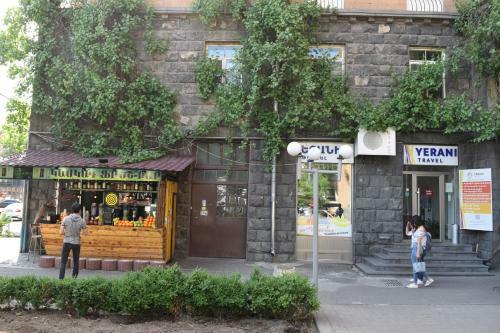 Cascade Apartment & Tours