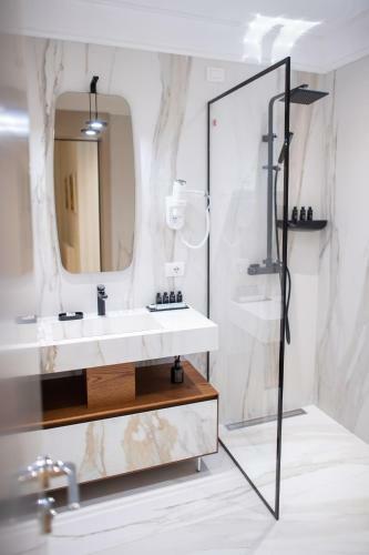 Seven Luxury Suites - Apartments