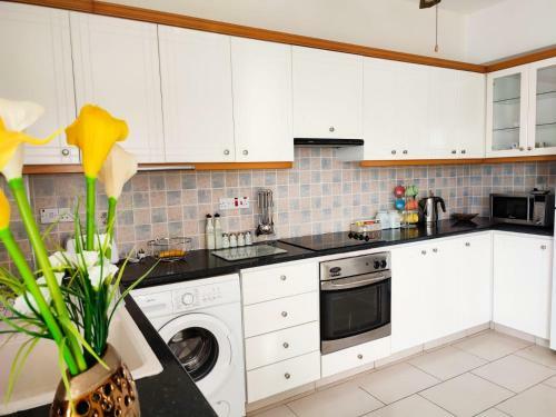 3 Zimmer, Pool Villa In Kato/universal, Paphos