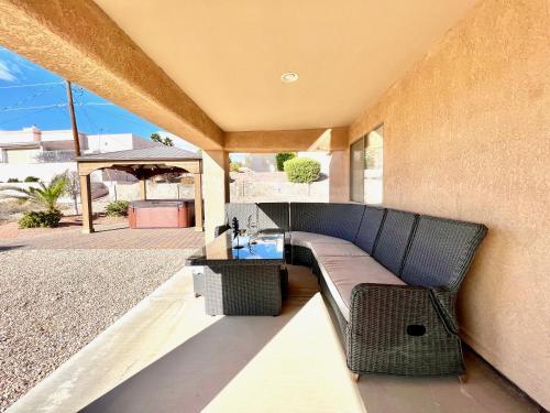 Garage & Driveway Boat Parking/ Views/sleeps 8