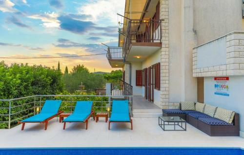 Holiday Home Rafaeli - With Pool