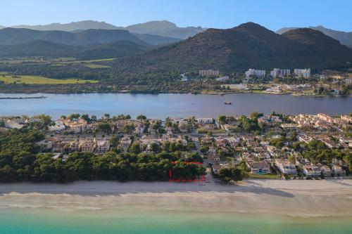 Beach Front Estate Large Garden & Private Pool