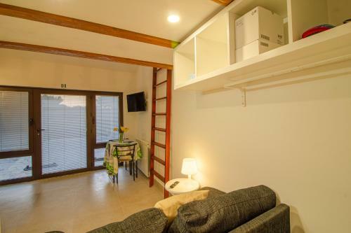 Entire Apartment Banjole