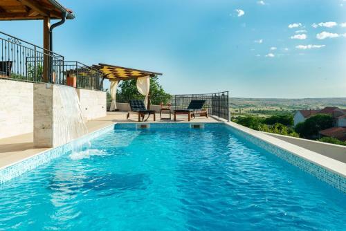 Modern Rustic Villa Kate