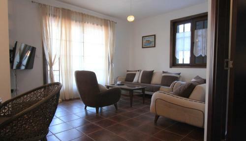 3 Br Apartment In Boka Gardens Complex
