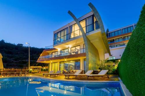 City And Sea View Pool L�x Villa