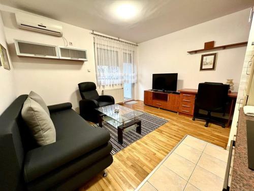 Apartamento Garsonjera Sa Parkingom U Centru
