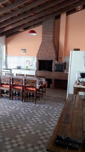 Casa de H�spedes (Continue Em Isolamento Familiar)