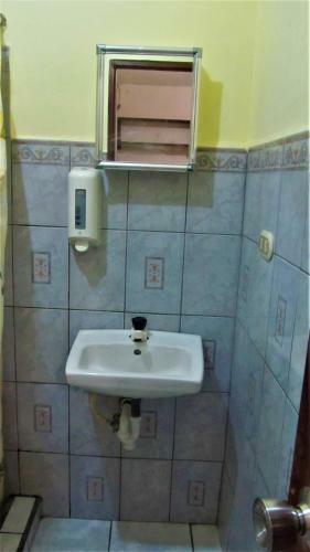 Hostal AC Room 4 Persons Hospedaje Don Wilfredo