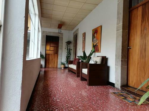 Hostal Hotel Much�
