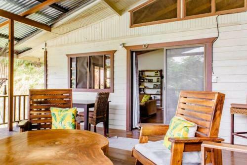 Bamboo River House And Hotel