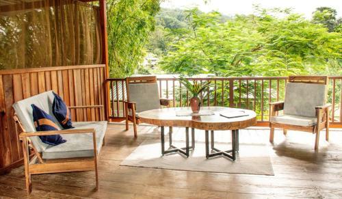 Bamboo River House And Hotel