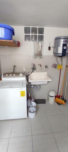 Hostal San Borja Hab III Amoblada