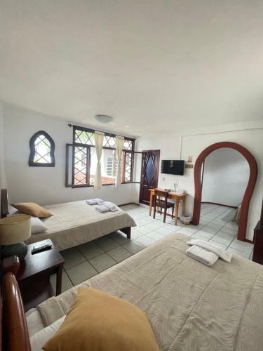 Maidith White Cove Hotel