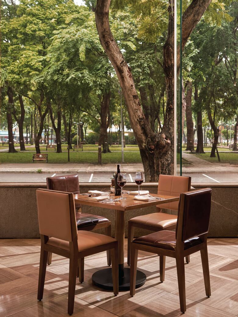 Hotel New World Saigon (club)