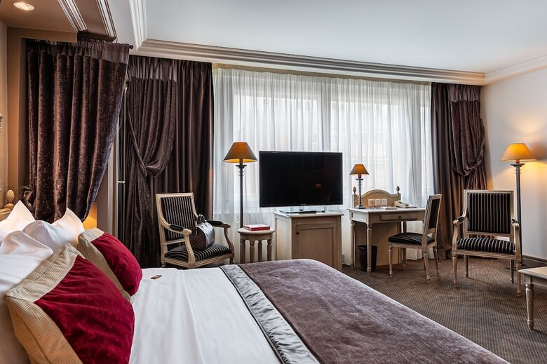 Hotel Manotel Royal