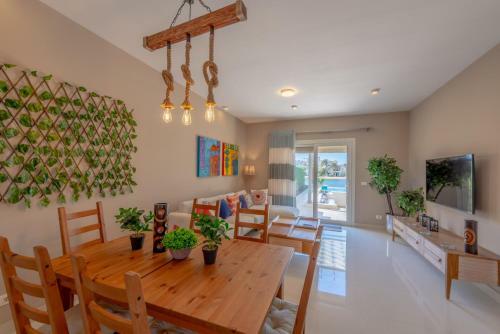 Joubal 1 - 3br Villa Private Pool Next To Marina
