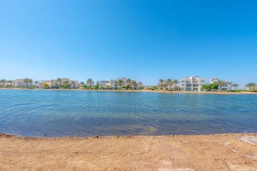 Joubal 1 - 3br Villa Private Pool Next To Marina