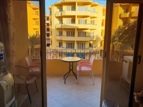 British Resort Pool View Apartments