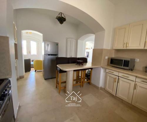 Villa Taj Home,3bedroom Plus 3 Br Guest House, Private Pool