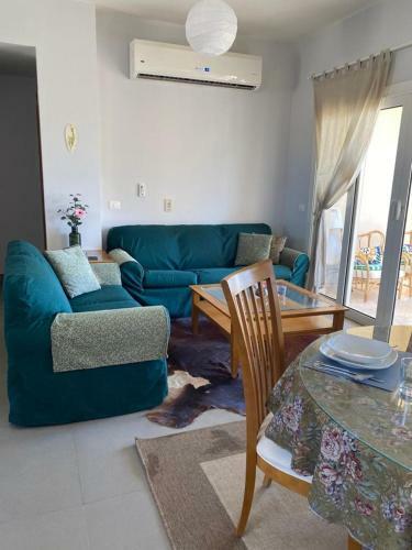A Lovely 2 Br Apartment At Waterside