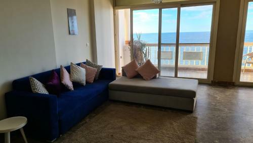 Midpoint Sea View - Families Only
