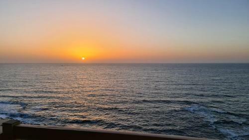 Midpoint Sea View - Families Only