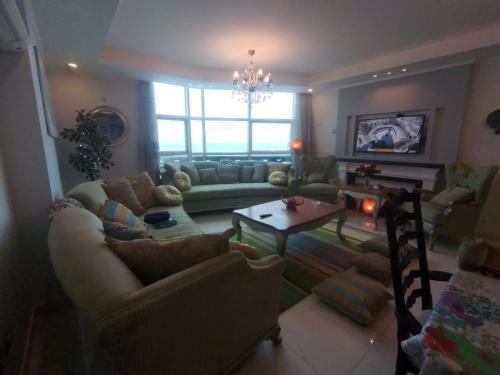 Modern Art Furnished Apartment