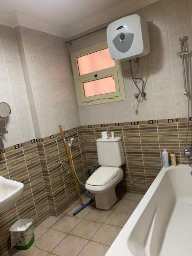 Private Room In Fully Equipped Apt Overlooking The Sea