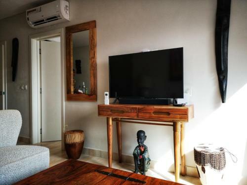 Apartment E14, Forest View Apartments